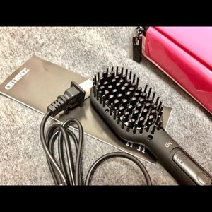 Amika Mini Straightening Brush